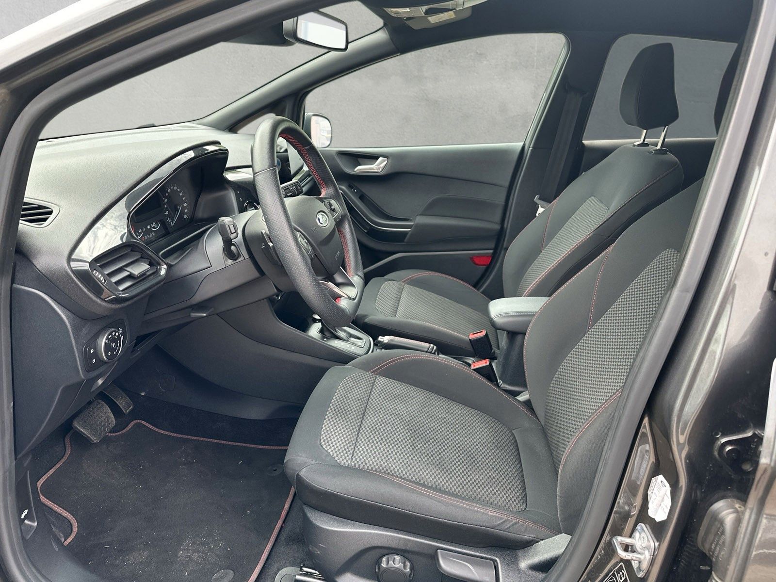 Fahrzeugabbildung Ford Fiesta ST-Line Automatik 5-türig
