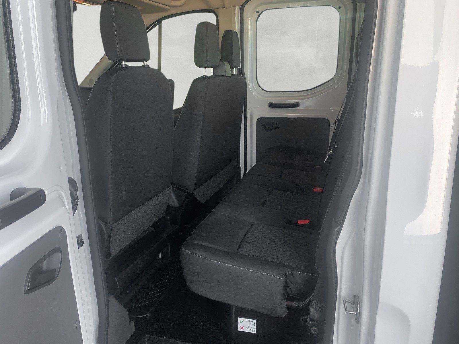 Fahrzeugabbildung Ford Transit Pritsche 350 L3 Doppelkabine Trend