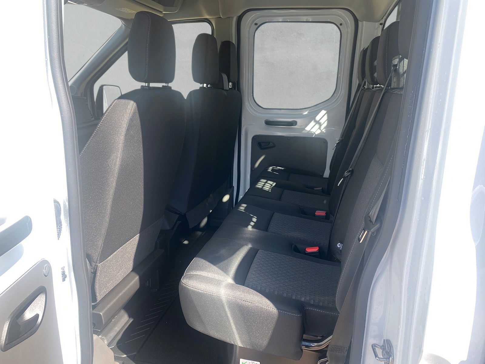 Fahrzeugabbildung Ford Transit Pritsche 350 L2 Doppelkabine Trend