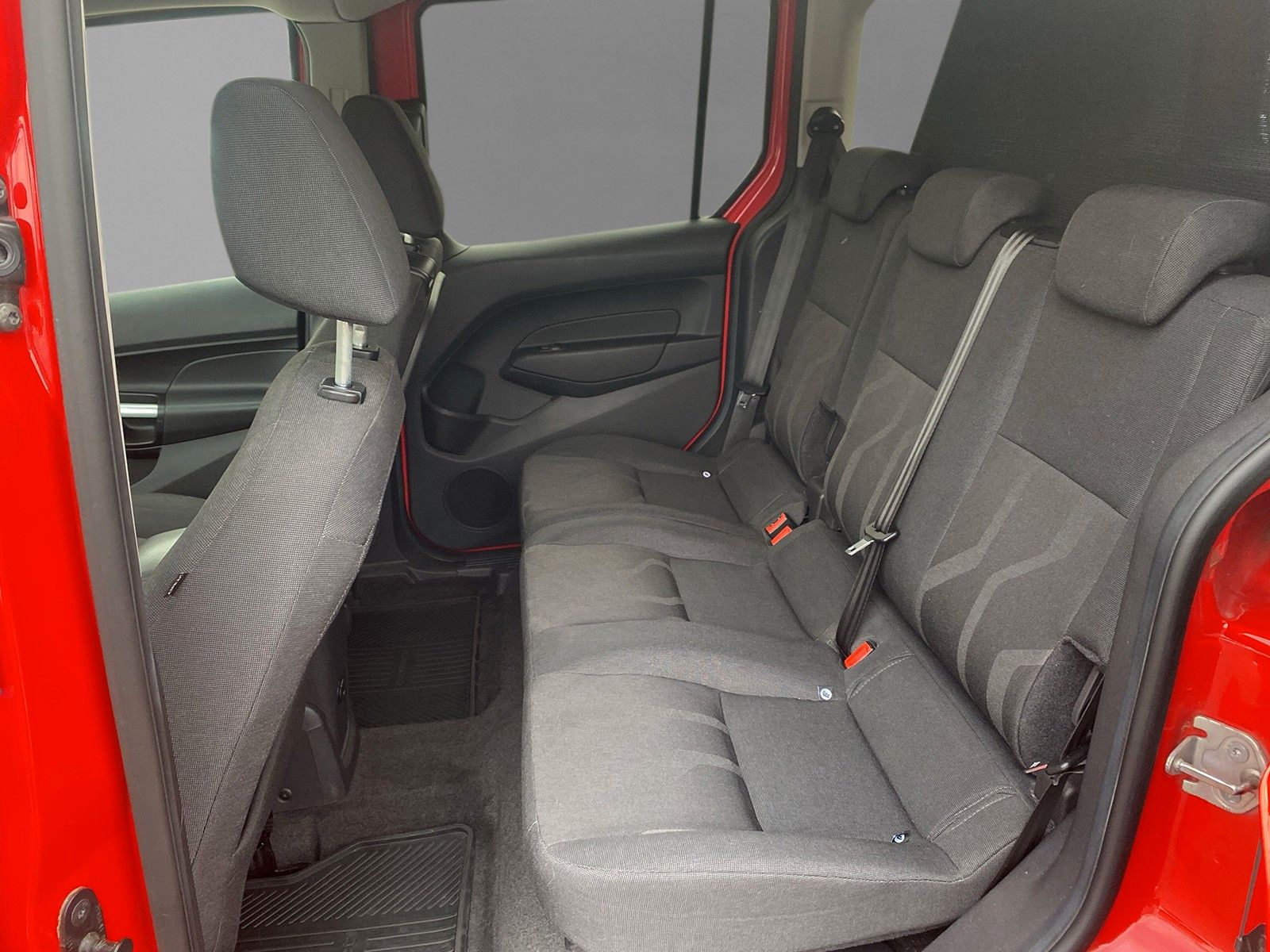 Fahrzeugabbildung Ford Transit Connect Kombi Trend L1