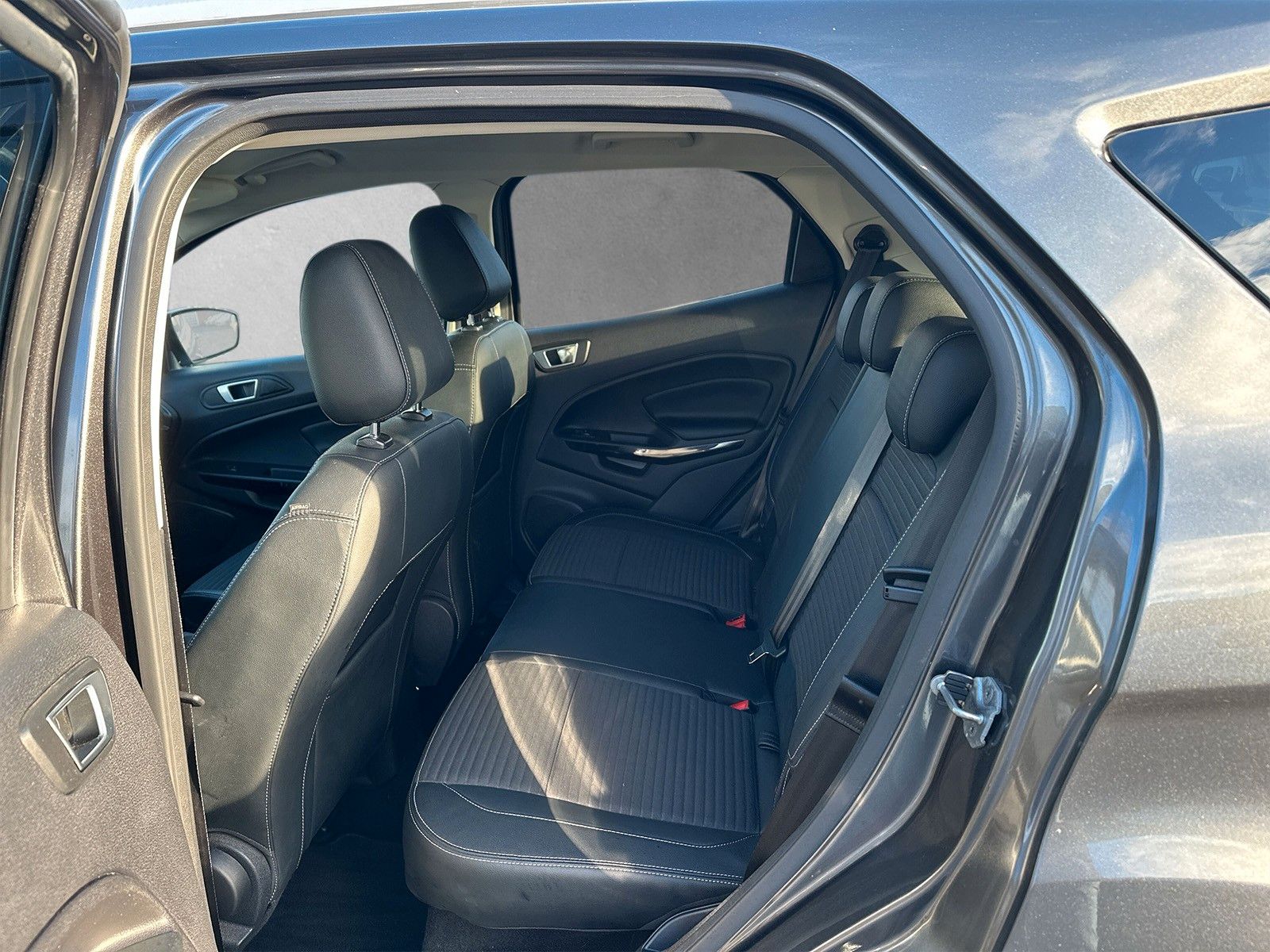 Fahrzeugabbildung Ford EcoSport Titanium